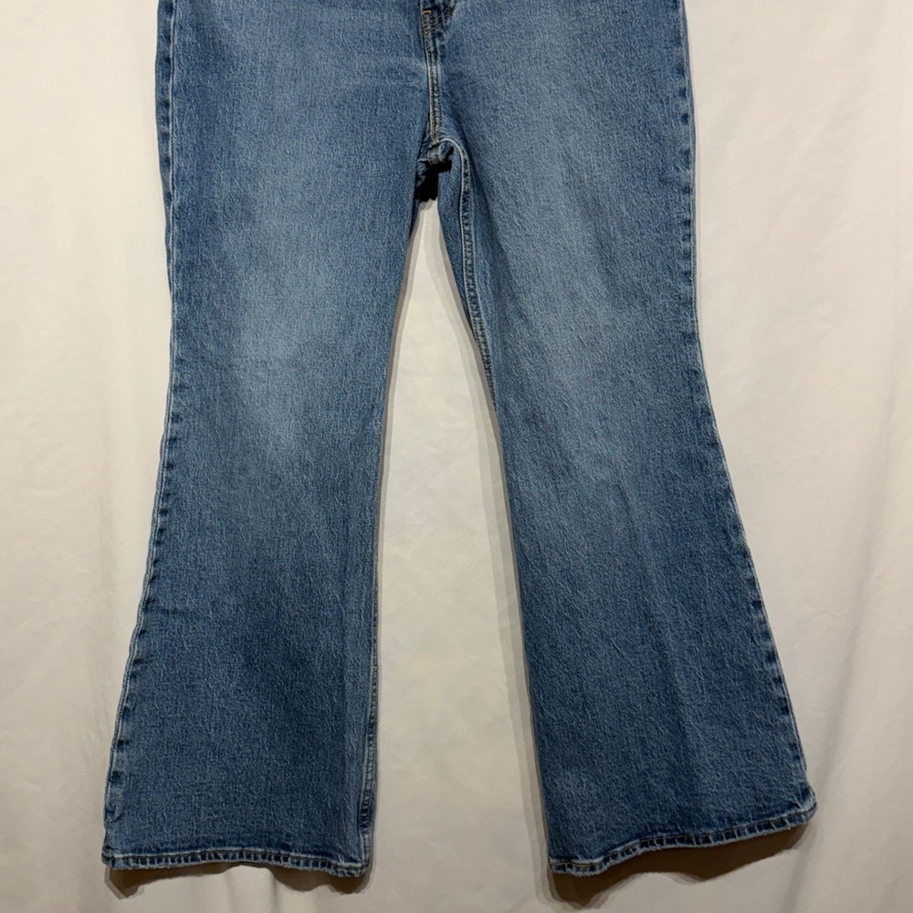 Levi’s 70’s High Rise Flare Sonoma Walks Light Wash Denim Jeans Size 32 - Picture 4 of 12